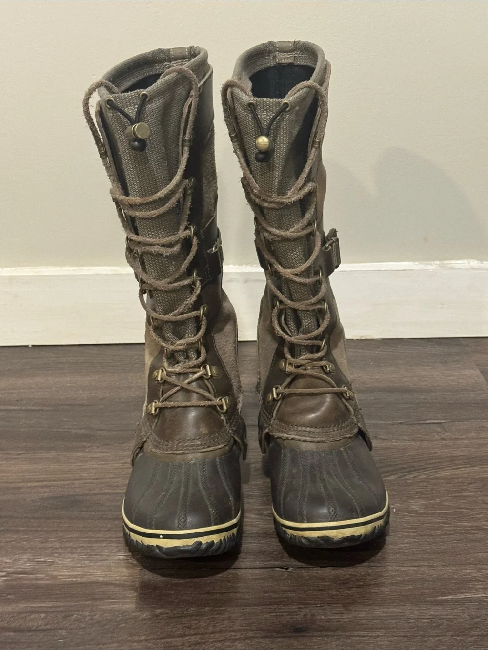 Sorel Conquest Carly boots size 8.5
